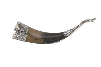 Lot 274 - A GEORGIAN DRINKING HORN (KHANTSI) WITH NIELLOED SILVER MOUNTS