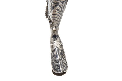 Lot 274 - A GEORGIAN DRINKING HORN (KHANTSI) WITH NIELLOED SILVER MOUNTS