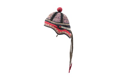 Lot 133 - A CHINESE EMBROIDERED SILK HAT