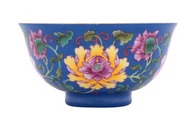 Lot 120 - A CHINESE ENAMELLED FAMILLE ROSE 'BLOSSOMS' BOWL