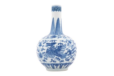 Lot 107 - A SMALL CHINESE BLUE AND WHITE 'DRAGON AND PHOENIX' BOTTLE VASE