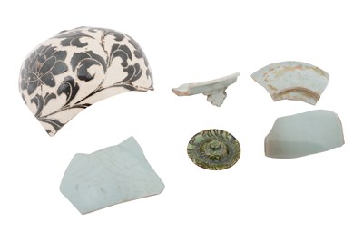 Lot 80 - A SMALL COLLECTION OF CHINESE CERAMIC SHARDS
