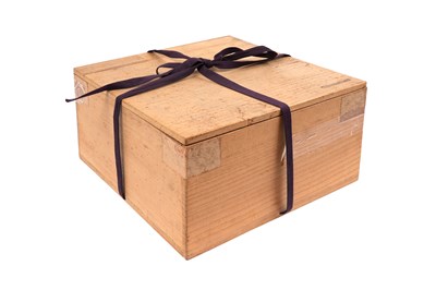 Lot 167 - A LARGE JAPANESE HONOKI WOOD STORAGE BOX AND COVER