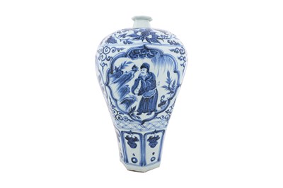 Lot 105 - A LARGE CHINESE BLUE AND WHITE YUAN-STYLE VASE, MEIPING