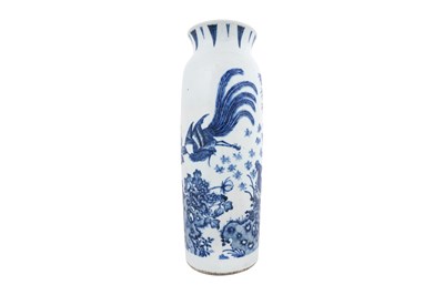 Lot 110 - A LARGE CHINESE BLUE AND WHITE SLEEVE VASE