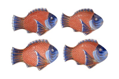 Lot 197 - A SET OF FOUR JAPANESE IMARI 'FISH' DISHES