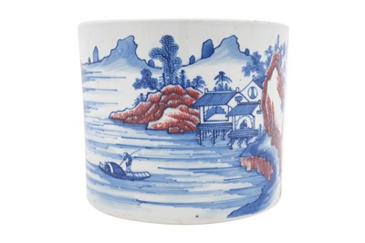 Lot 116 - A LARGE CHINESE BLUE AND WHITE AND UNDERGLAZE RED BRUSHPOT, BITONG