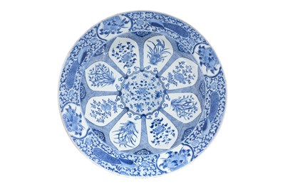 Lot 11 - A VERY LARGE CHINESE BLUE AND WHITE ‘PEACOCK PATTERN’ CHARGER