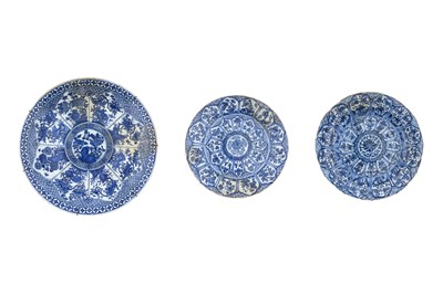 Lot 13 - THREE CHINESE BLUE AND WHITE CHARGERS
