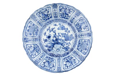 Lot 12 - A CHINESE BLUE AND WHITE KRAAK DISH