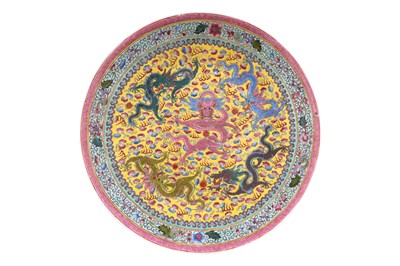 Lot 38 - A CHINESE FAMILLE ROSE 'DRAGON' DISH