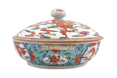 Lot 40 - A CHINESE FAMILLE ROSE 'DRAGON' BOWL AND COVER