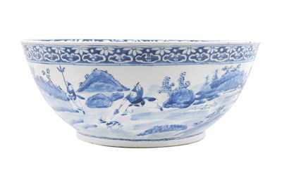 Lot 24 - A LARGE CHINESE BLUE AND WHITE 'HUNTERS' BOWL