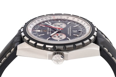 Lot 72 - A MEN'S BREITLING STAINLESS STEEL AUTOMATIC CHRONOGRAPH WRISTWATCH.