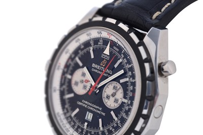 Lot 72 - A MEN'S BREITLING STAINLESS STEEL AUTOMATIC CHRONOGRAPH WRISTWATCH.